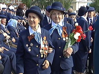 В Ельце впервые прошел Парад Победы В Ельце впервые прошел Парад Победы