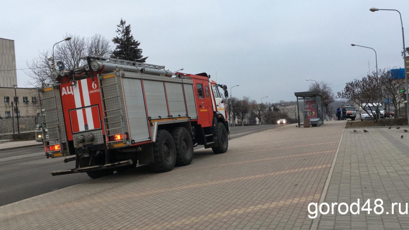 На остановке «Стадион Металлург» проверяли сообщение о подозрительном предмете На остановке «Стадион Металлург» проверяли сообщение о подозрительном предмете