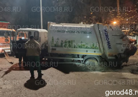 На улице Титова мусоровоз провалился в недавний коммунальный раскоп