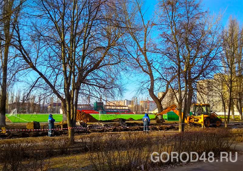 На Соколе снесли 150-метровый кирпичный забор стадиона На Соколе снесли 150-метровый кирпичный забор стадиона