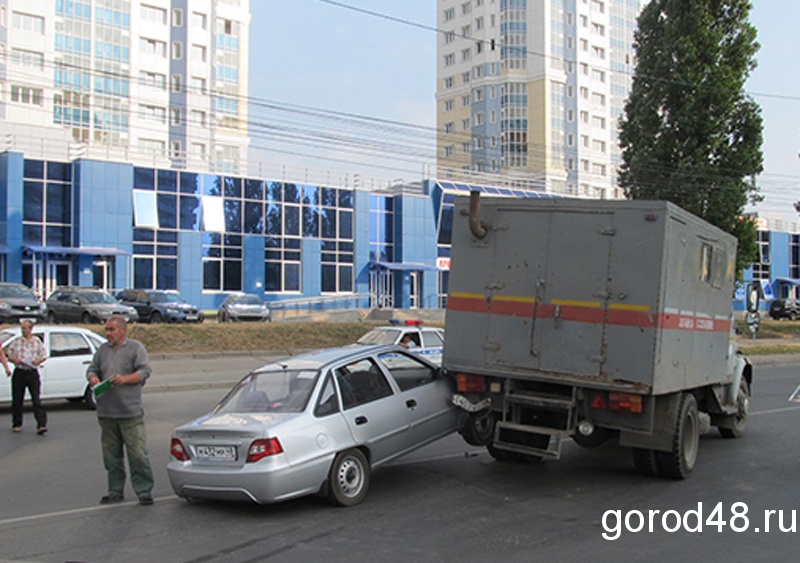 В городе, где есть два автомобиля, всегда возможно ДТП В городе, где есть два автомобиля, всегда возможно ДТП