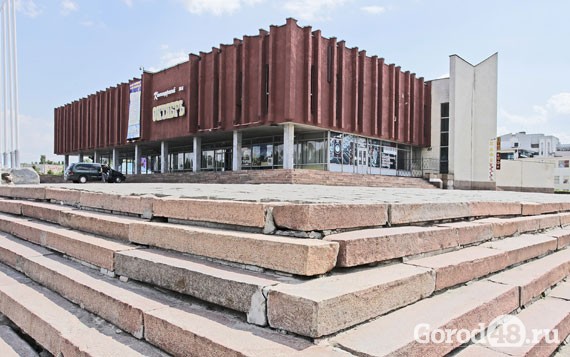 Депутат Госдумы Михаил Гулевский просит региональные власти отремонтировать «Октябрь» Депутат Госдумы Михаил Гулевский просит региональные власти отремонтировать «Октябрь»