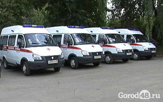 На станции скорой помощи 12 новых машин На станции скорой помощи 12 новых машин