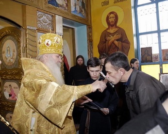 Епископ Никон провел богослужение в колонии Епископ Никон провел богослужение в колонии