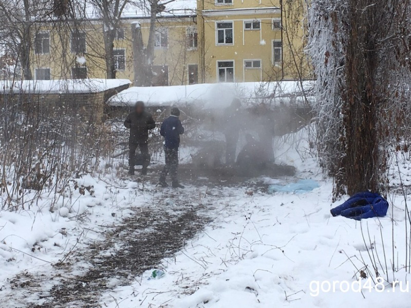 В кипятке водопроводного колодца обнаружен труп бывшего полицейского В кипятке водопроводного колодца обнаружен труп бывшего полицейского