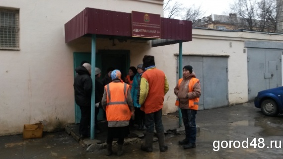 Липецким дворникам уже три месяца не платят зарплату Липецким дворникам уже три месяца не платят зарплату