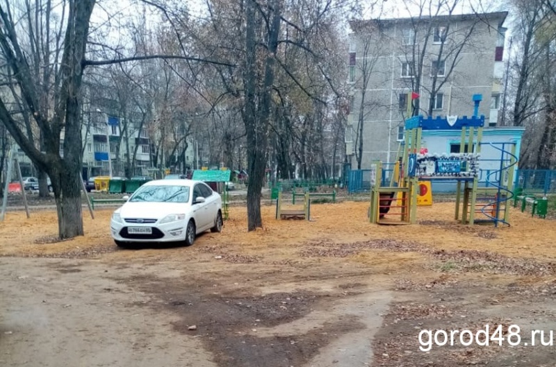 Самый мерзкий вид автохамства – парковка на детских площадках (ФОТО) Самый мерзкий вид автохамства – парковка на детских площадках (ФОТО)