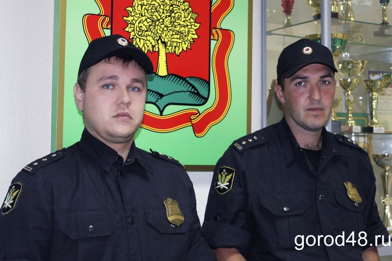 Пьяная мать собиралась сбросить 2-месячного ребенка с балкона - малыша спасли судебные приставы Пьяная мать собиралась сбросить 2-месячного ребенка с балкона - малыша спасли судебные приставы