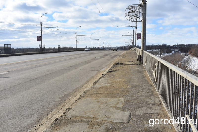 На Сокольском мосту отремонтируют 5000 квадратных метров дорожного полотна На Сокольском мосту отремонтируют 5000 квадратных метров дорожного полотна