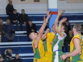 Липецкую баскетбольную дружину обыграли два игрока Липецкую баскетбольную дружину обыграли два игрока