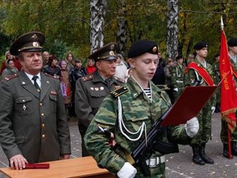 В школе № 14 Липецка учащиеся кадетского класса приняли клятву «Готовы Родине служить!» В школе № 14 Липецка учащиеся кадетского класса приняли клятву «Готовы Родине служить!»