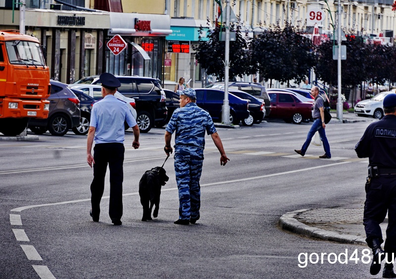 В Липецке пенсионерку ограбили на лавочке у подъезда В Липецке пенсионерку ограбили на лавочке у подъезда