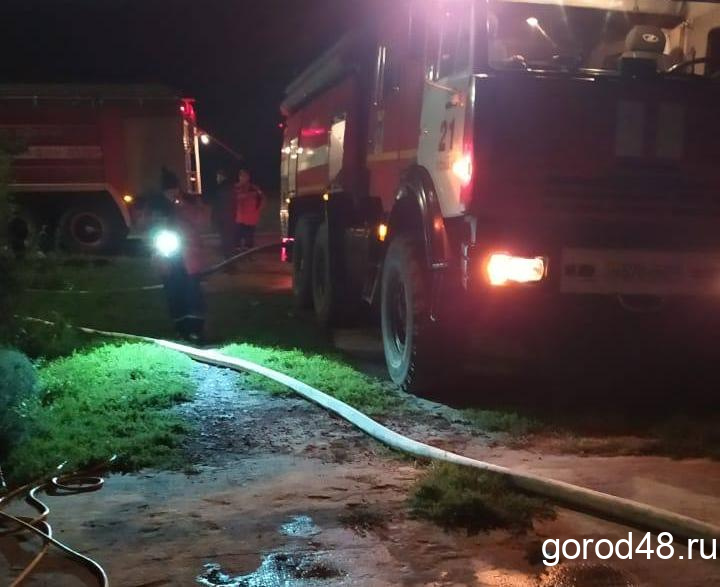Два жилых дома горели в Липецкой области