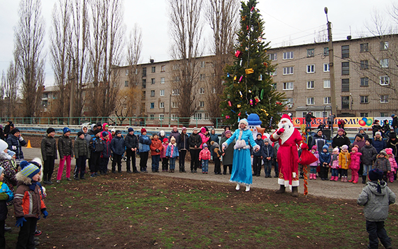 Новогодние праздники в липецке. Поселок силикатный Липецк. В Липецк новогодние праздники. Новый год праздник Липецк. Силикатный ДЮЦ Липецк.