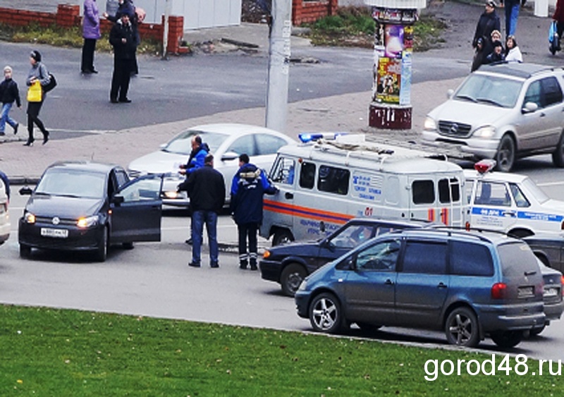 На мусорной площадке спасатели собрали два килограмма ртути На мусорной площадке спасатели собрали два килограмма ртути