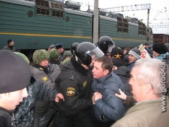 В Липецке судят жителей поселка Матырский, остановивших поезд «Волгоград-Санкт-Петербург» В Липецке судят жителей поселка Матырский, остановивших поезд «Волгоград-Санкт-Петербург»
