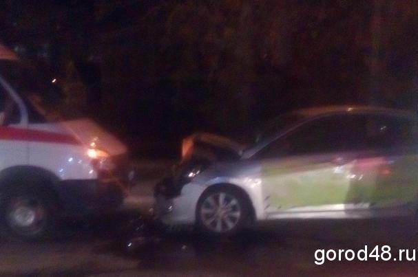 Автомобиль «Скорой помощи» попал в тройное ДТП Автомобиль «Скорой помощи» попал в тройное ДТП