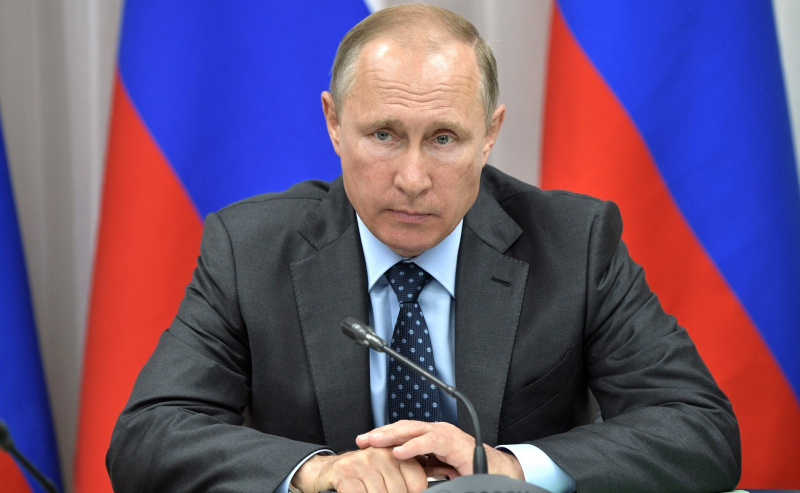 Российские семьи с детьми получат по 10 тысяч рублей Российские семьи с детьми получат по 10 тысяч рублей