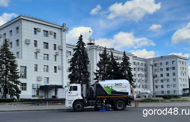 НЛМК повысит эффективность уборки площадки с помощью новых пылеуборочных машин НЛМК повысит эффективность уборки площадки с помощью новых пылеуборочных машин