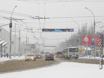 В Липецке контактный провод упал на автомобили В Липецке контактный провод упал на автомобили