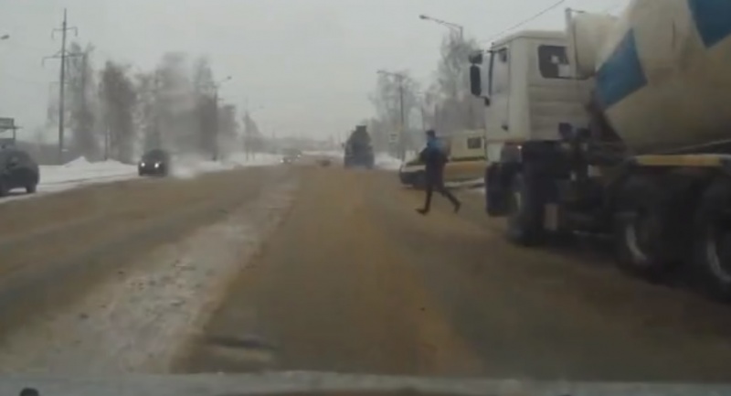 Водитель выложил в Сеть пугающее видео Водитель выложил в Сеть пугающее видео