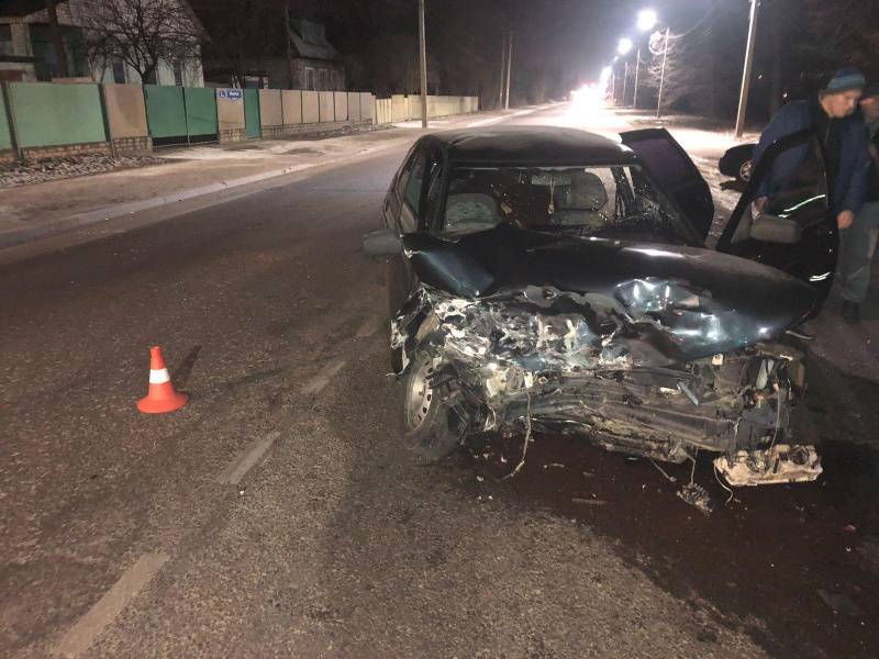 Два водителя пострадали в столкновении «Киа» и «ВАЗа» 