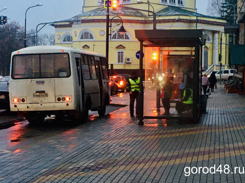 Контролеры обязали пассажиров достать маски Контролеры обязали пассажиров достать маски