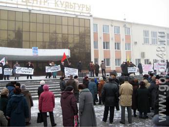 В Липецке прошел митинг против повышения тарифов на услуги ЖКХ В Липецке прошел митинг против повышения тарифов на услуги ЖКХ