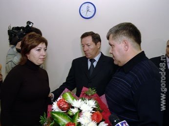 Родителям Андрея Синячкина вручили ордер на 3-х комнатную квартиру Родителям Андрея Синячкина вручили ордер на 3-х комнатную квартиру