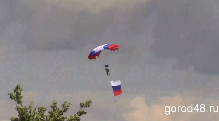 «Соколы России» показывают мастерство в небе над Липецком «Соколы России» показывают мастерство в небе над Липецком