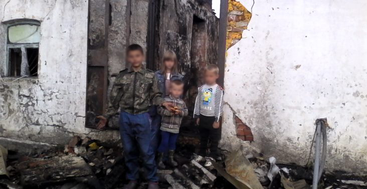 Детям негде жить. Пожар в Демшино Липецкая область многодетная семья. Многодетным негде жить.