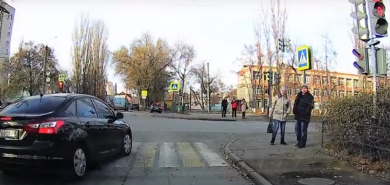 Водитель иномарки со столичными номерами попался на автохамстве в Липецке Водитель иномарки со столичными номерами попался на автохамстве в Липецке