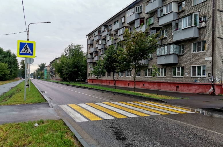 На пересечении улиц Ленинградской и Ильича обновили разметку и перенесли знак «Уступите дорогу» На пересечении улиц Ленинградской и Ильича обновили разметку и перенесли знак «Уступите дорогу»