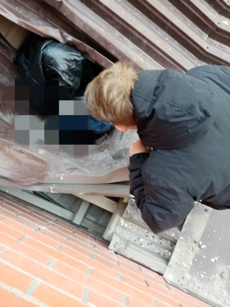 В микрорайоне «Елецкий» мужчина выпал из окна многоэтажки В микрорайоне «Елецкий» мужчина выпал из окна многоэтажки