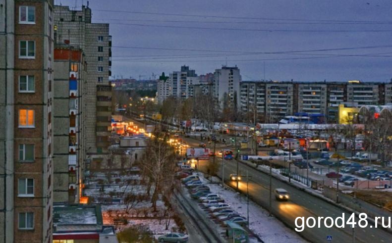 На борьбу с обледенением дорог города вышло более 20 единиц спецтехники На борьбу с обледенением дорог города вышло более 20 единиц спецтехники