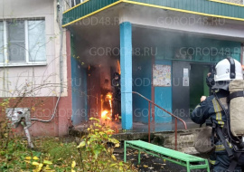 На улице Меркулова горел мусоропровод