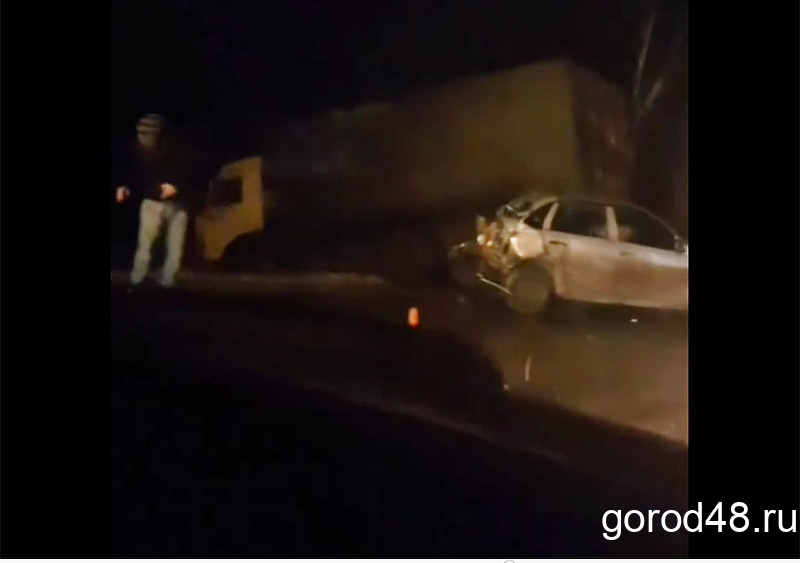 Под Липецком «КамАЗ» с прицепом собрал три автомобиля Под Липецком «КамАЗ» с прицепом собрал три автомобиля