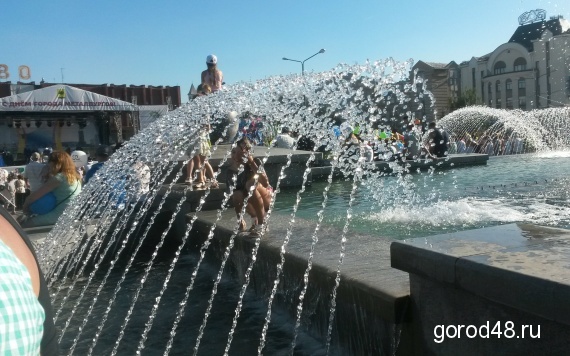 На площади Петра начинается концерт посвященный Дню города На площади Петра начинается концерт посвященный Дню города