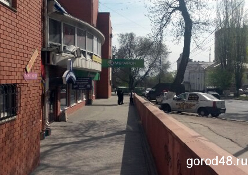В Липецке ограблен салон сотовой связи В Липецке ограблен салон сотовой связи