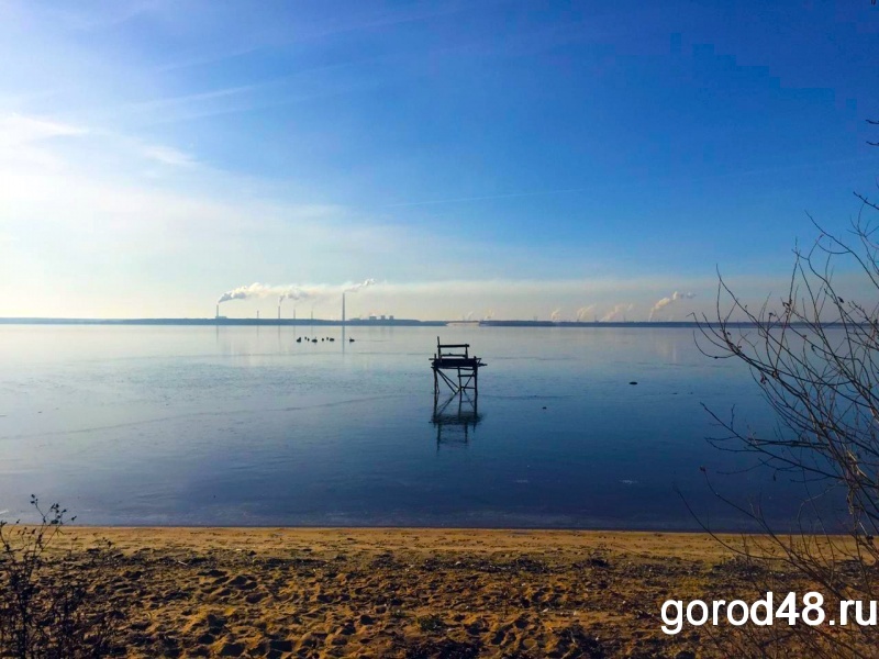 Спасатели достали из водохранилища куртку пропавшего рыбака Спасатели достали из водохранилища куртку пропавшего рыбака