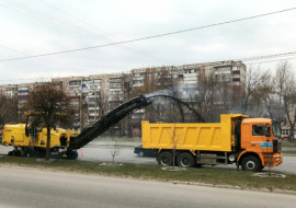 На улице Водопьянова началось фрезерование асфальта