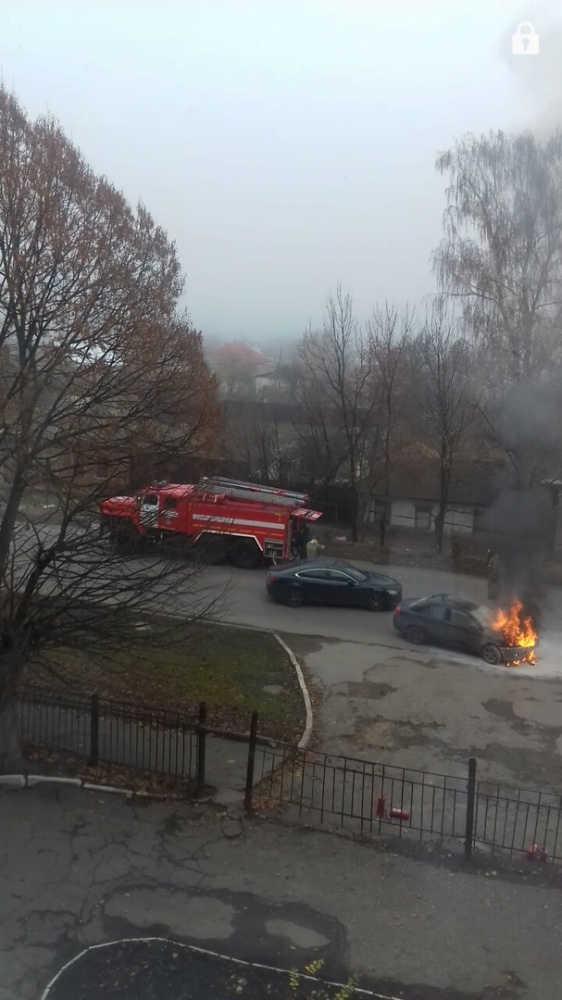 В Ельце горел китайский автомобиль В Ельце горел китайский автомобиль
