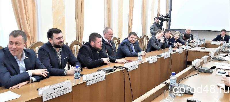 «Единороссов» позвали на баррикады при обсуждении Устава Липецка «Единороссов» позвали на баррикады при обсуждении Устава Липецка