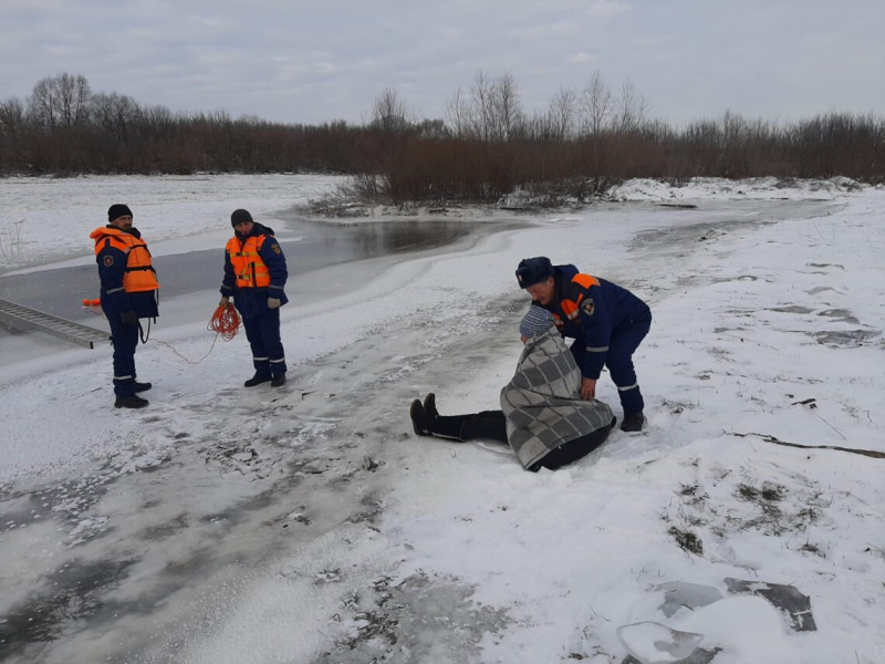 В Задонске 44-летняя женщина провалилась под лёд