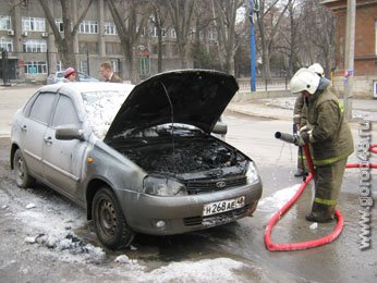 В Липецке сгорел автомобиль В Липецке сгорел автомобиль