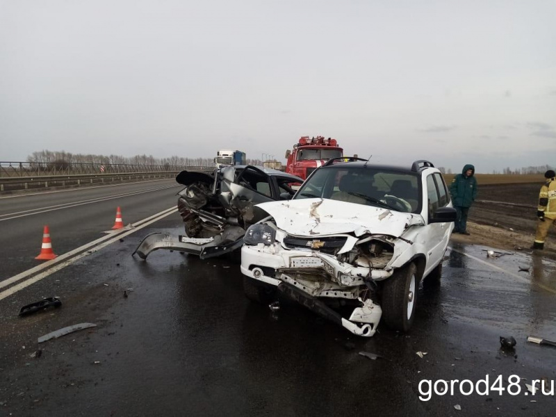 В столкновении трех автомобилей пострадали два водителя В столкновении трех автомобилей пострадали два водителя