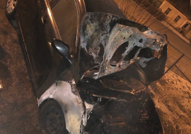 В Липецке горел автомобиль, владельцы говорят о поджоге