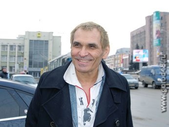 Бари Алибасов в Липецке сел за парту Бари Алибасов в Липецке сел за парту