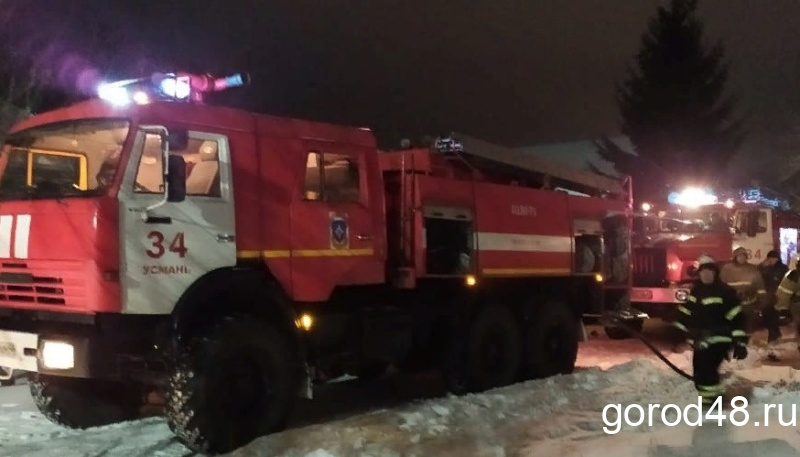 В Липецкой области сгорели две машины и спасен человек