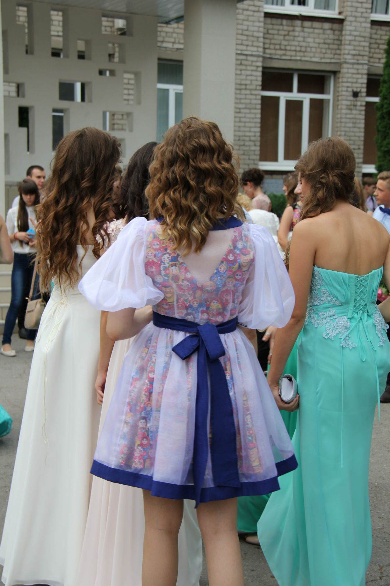 Платья на выпускной в москве